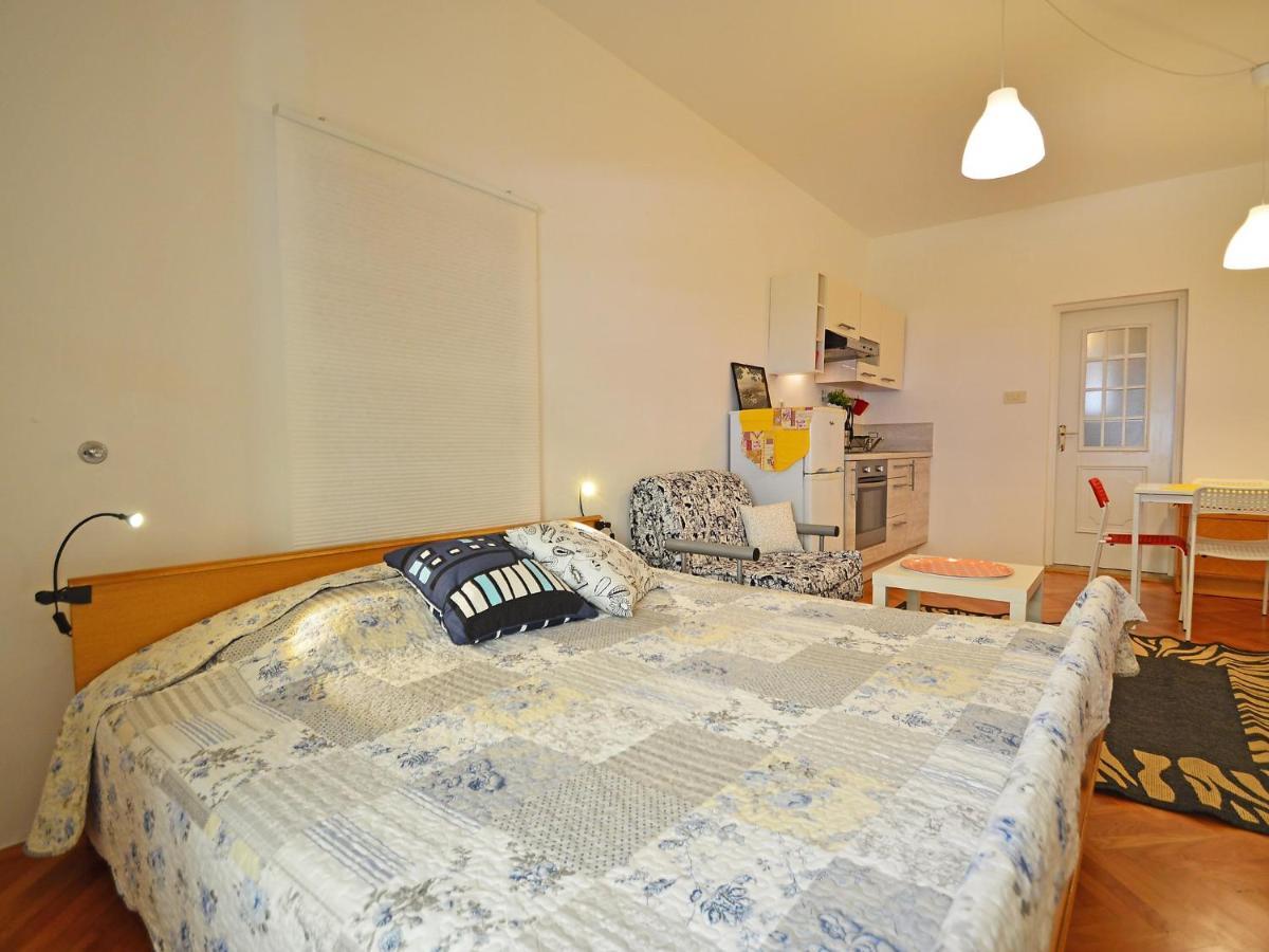 Apartment Cmiljina-1 센 외부 사진
